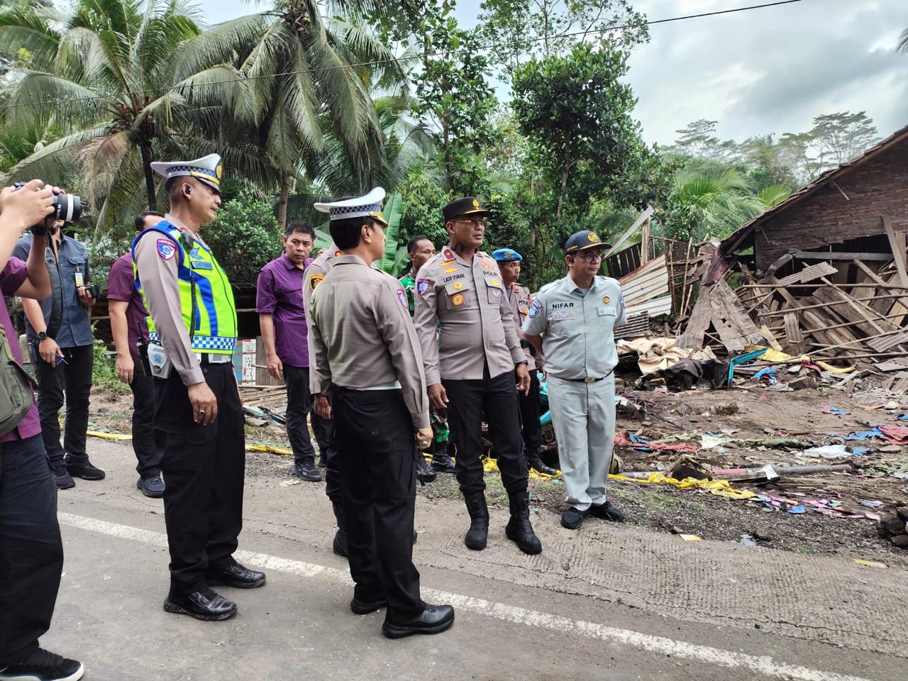 Petugas Jasa Raharja Kanwil Jawa Tengah segera turun ke lapangan untuk berkoordinasi dengan pihak Polres Purworejo untuk mendapatkan informasi lengkap tentang kejadian kecelakaan