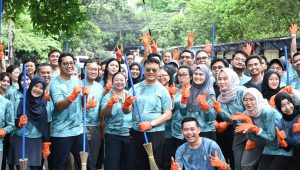 Jasa Raharja menggelar Aksi Nasional bertajuk “Glow Up Lingkungan: Bersih Itu Keren!” secara serentak di seluruh Indonesia, Kamis (6/2), sebagai bentuk dukungan terhadap Gerakan Indonesia ASRI. Kegiatan ini melibatkan seluruh insan Jasa Raharja bersama pemangku kepentingan dan masyarakat dalam aksi bersih-bersih lingkungan serta edukasi pengelolaan sampah di berbagai lokasi strategis, guna mendorong terciptanya lingkungan yang bersih, sehat, dan berkelanjutan sekaligus memperkuat kualitas pelayanan publik.